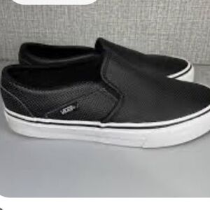 Vans Women’s Size 9 Classic Slip-On Sneakers in Black